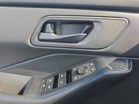 Used 2024 Nissan Rogue S FWD image 25