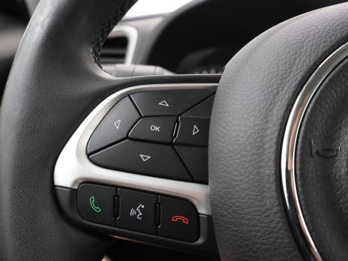 Used 2019 Jeep Renegade Latitude AWD/4WD image 15