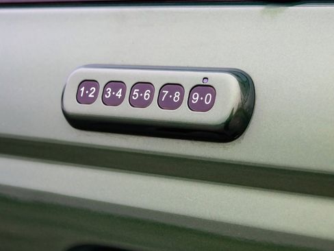 Used 2023 Ford Bronco Badlands image 9