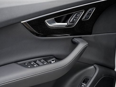 Certified 2025 Audi Q7 2.0T Premium Plus w/ Premium Plus Package image 8