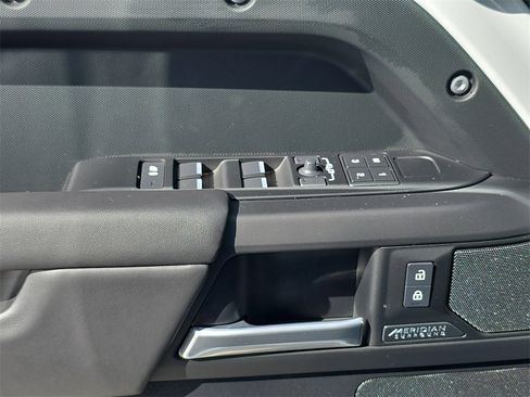 New 2025 Land Rover Defender 110 X-Dynamic SE image 28