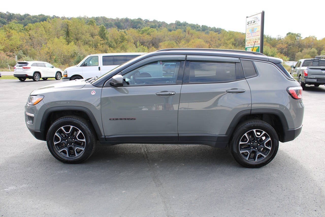 Used 2019 Jeep Compass Trailhawk w/ Leather Interior Group AWD/4WD image 3