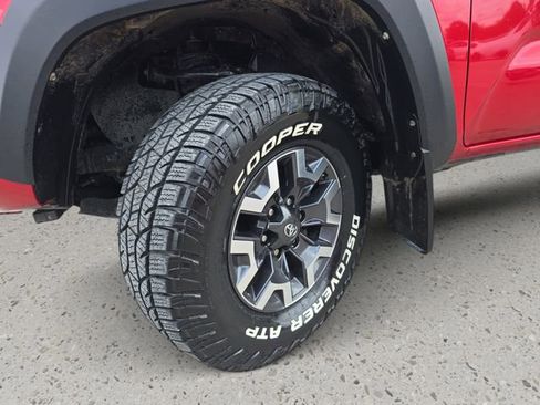 Used 2020 Toyota Tacoma TRD Off-Road w/ TRD Premium Off Road Package AWD/4WD image 33