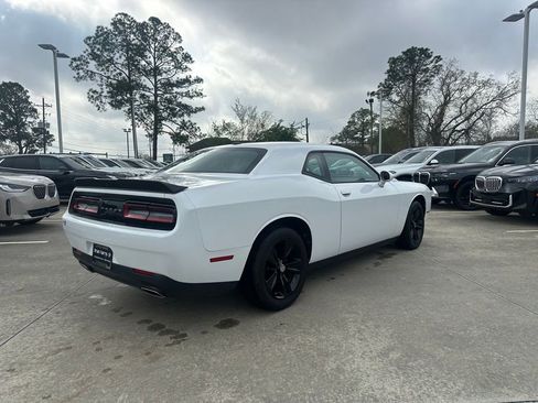 Used 2023 Dodge Challenger SXT image 5