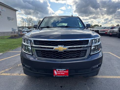 Used 2017 Chevrolet Tahoe LT w/ Luxury Package AWD/4WD image 3