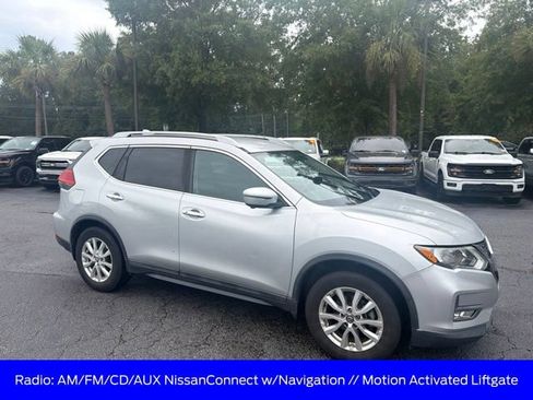 Used 2017 Nissan Rogue SV w/ SV Premium Package FWD image 4