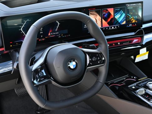New 2026 BMW 530i xDrive w/ Premium Package image 11