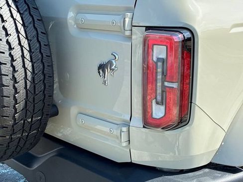 Used 2025 Ford Bronco Outer Banks AWD/4WD image 15