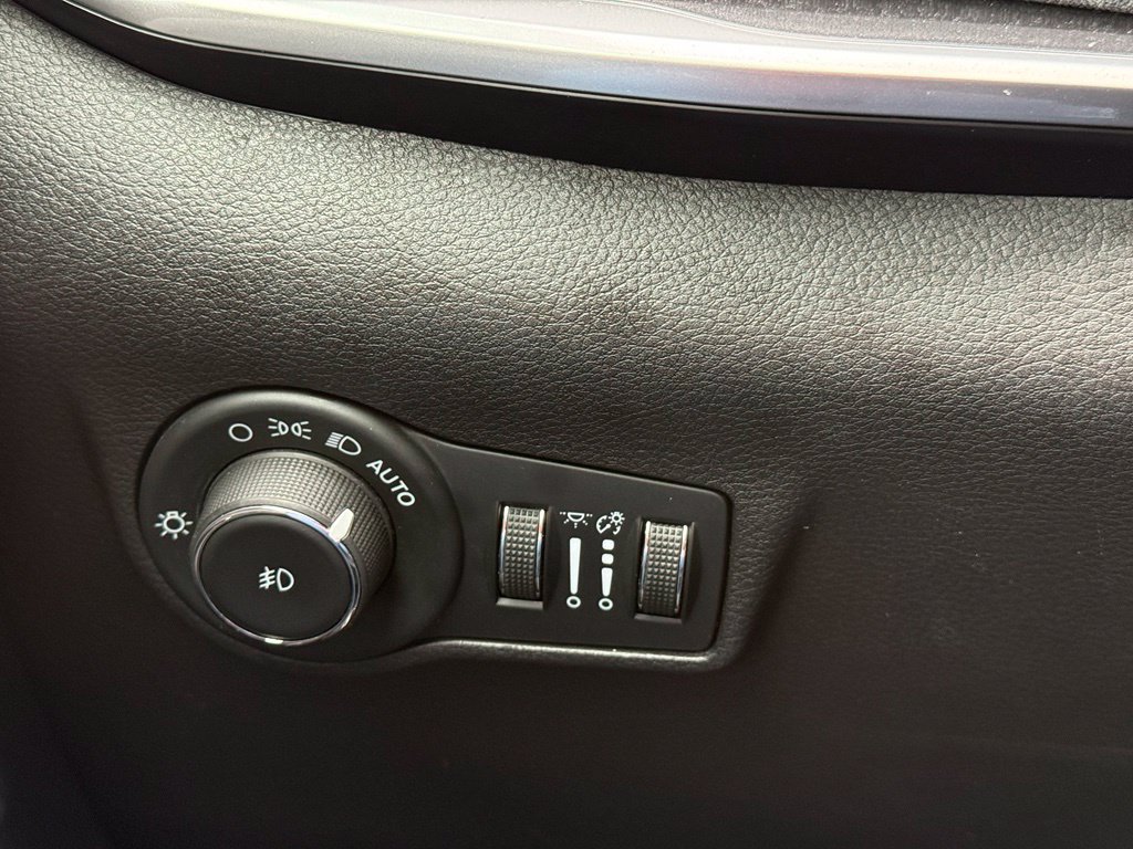 Used 2024 Jeep Compass Latitude AWD/4WD image 21