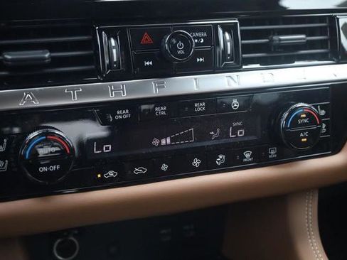 New 2026 Nissan Pathfinder Platinum AWD/4WD image 17
