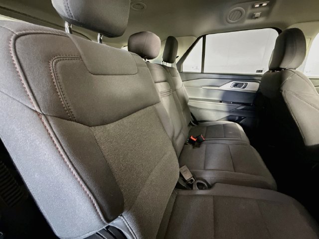 Used 2025 Ford Explorer Active AWD/4WD image 26