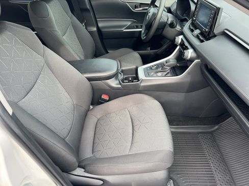 Used 2022 Toyota RAV4 XLE image 26