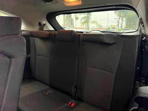 Used 2020 Toyota Highlander L image 17