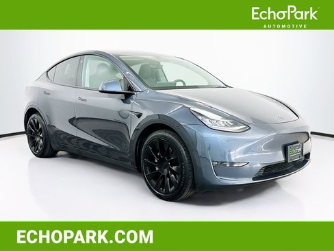 Used 2022 Tesla Model Y Long Range AWD/4WD image 1