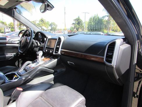 Used 2012 Porsche Cayenne Turbo AWD/4WD image 30
