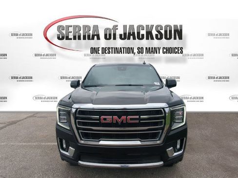 Used 2023 GMC Yukon XL SLT w/ SLT Premium Package AWD/4WD image 3