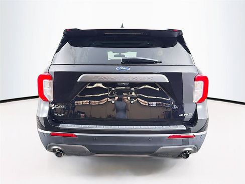 Used 2024 Ford Explorer XLT w/ Equipment Group 202A AWD/4WD image 10