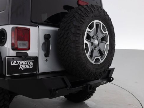 Used 2012 Jeep Wrangler Unlimited Rubicon w/ Connectivity Group AWD/4WD image 16