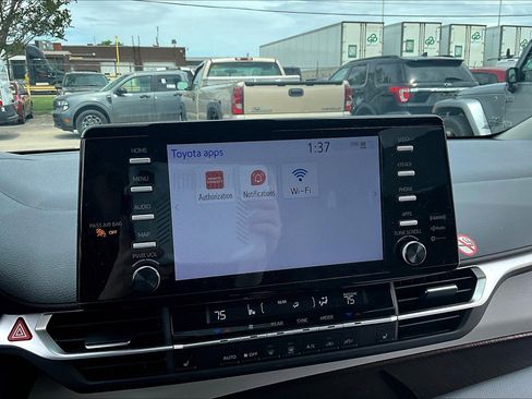 Used 2023 Toyota Sienna XLE image 35