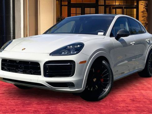Used 2022 Porsche Cayenne GTS image 1