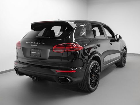 Certified 2018 Porsche Cayenne Platinum Edition image 12