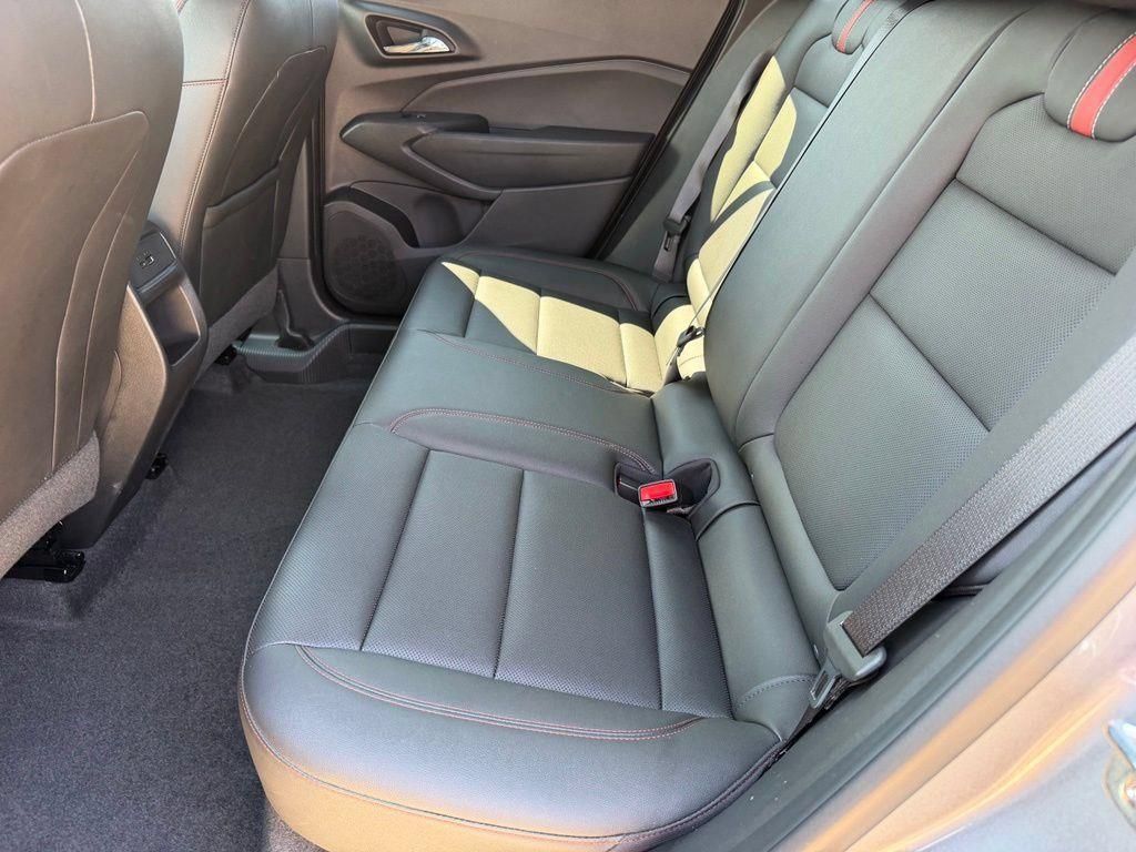 Used 2026 Chevrolet Trax RS w/ Sunroof Package FWD image 11