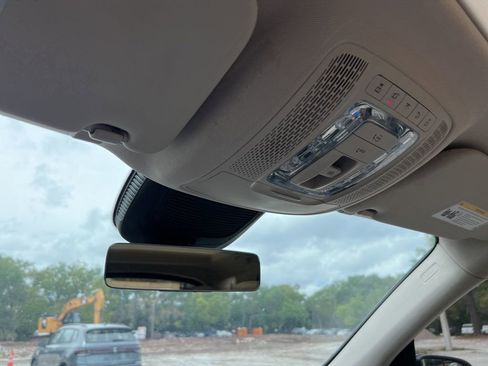 Used 2021 Mercedes-Benz GLE 350 4MATIC w/ AMG Line Exterior image 4