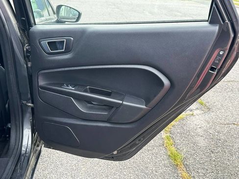 Used 2015 Ford Fiesta SE image 18