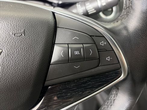 Used 2020 Cadillac XT5 Premium Luxury image 31