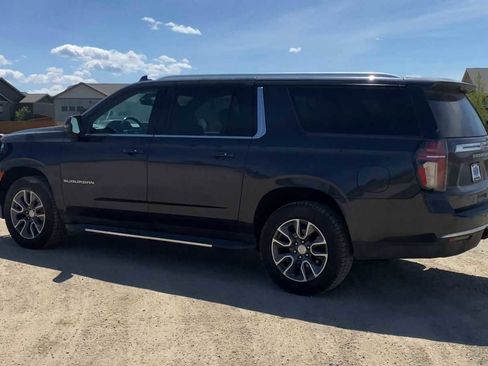 Used 2022 Chevrolet Suburban LT w/ LT Signature Package AWD/4WD image 6