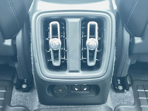 New 2026 Volvo XC40 B5 Plus w/ Protection Package Premier image 23