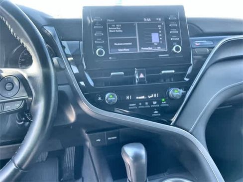 Used 2022 Toyota Camry SE image 18