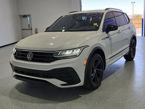 Certified 2023 Volkswagen Tiguan SE R-Line FWD image 5