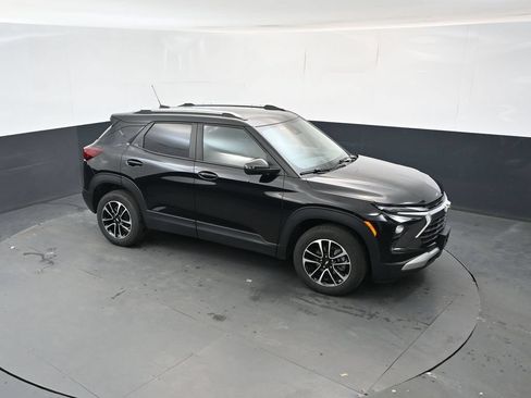 Used 2025 Chevrolet TrailBlazer LT w/ LT Cold Weather Package AWD/4WD image 33