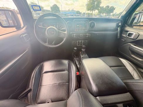 Used 2023 Jeep Gladiator Sport AWD/4WD image 9
