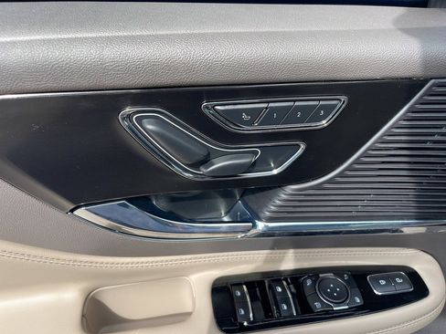 Used 2022 Lincoln Corsair Standard w/ Equipment Group 101A image 9