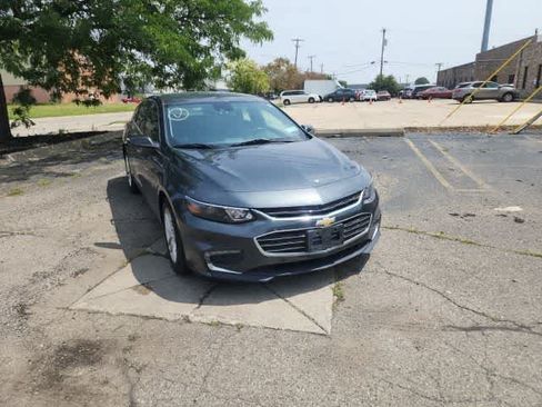 Used 2018 Chevrolet Malibu LT w/ Driver Confidence Package FWD image 5
