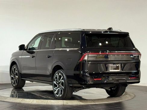 New 2026 Lincoln Navigator L Reserve AWD/4WD image 7