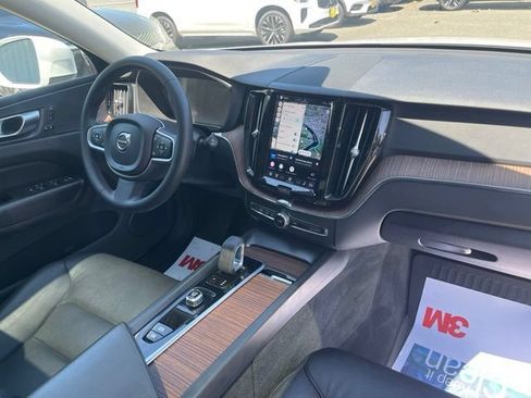 Used 2022 Volvo XC60 B5 Momentum w/ Climate Package AWD/4WD image 24