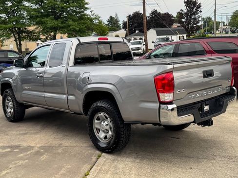 Used 2016 Toyota Tacoma SR5 w/ Towing Package AWD/4WD image 5