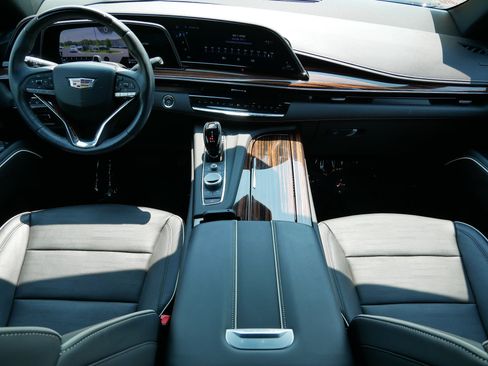 Certified 2023 Cadillac Escalade ESV Premium Luxury w/ Performance Package AWD/4WD image 8