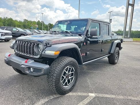 Used 2024 Jeep Gladiator Rubicon w/ Convenience Group AWD/4WD image 1