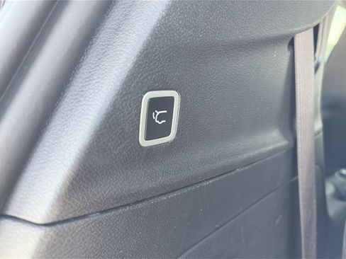 Used 2025 Chrysler Pacifica Select FWD image 31