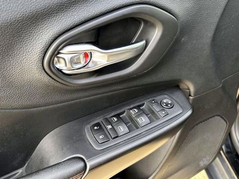 Used 2020 Jeep Cherokee Trailhawk w/ Cold Weather Group image 17