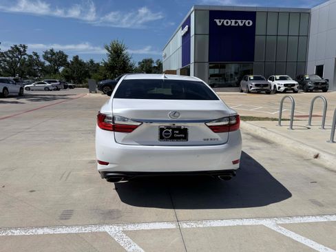 Used 2016 Lexus ES 350 w/ Luxury Package w/Wood Trim FWD image 5