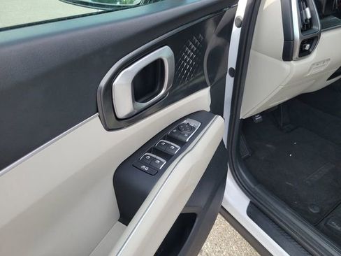Used 2022 Kia Sorento S w/ Panoramic Sunroof Package FWD image 11