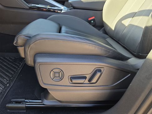 Used 2025 Audi Q5 Premium Plus w/ Premium Plus image 17