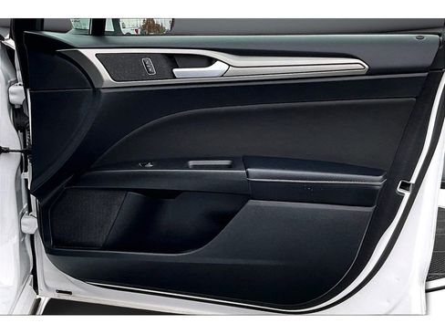 Used 2018 Ford Fusion SE image 23