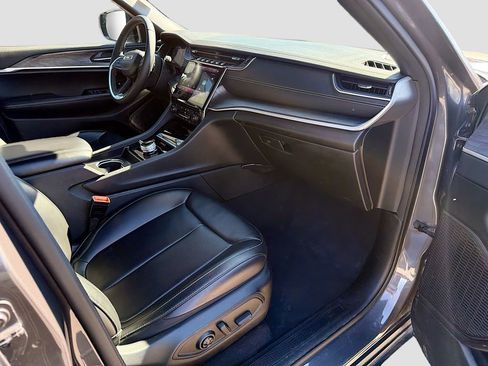 Used 2024 Jeep Grand Cherokee L Limited w/ Luxury Tech Group II image 15