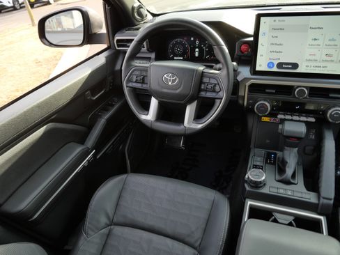 Certified 2025 Toyota 4Runner TRD Off-Road Premium image 10